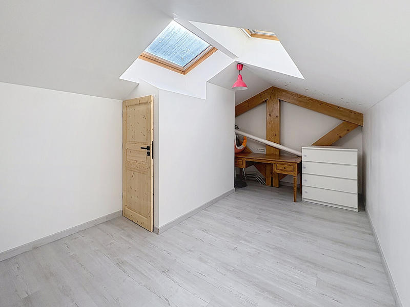 Maison - 250 m² - 7 pièces