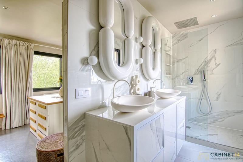 Villa - 650 m² - 10 pièces