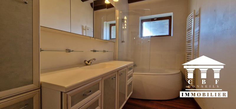 Maison - 220 m² - 10 pièces