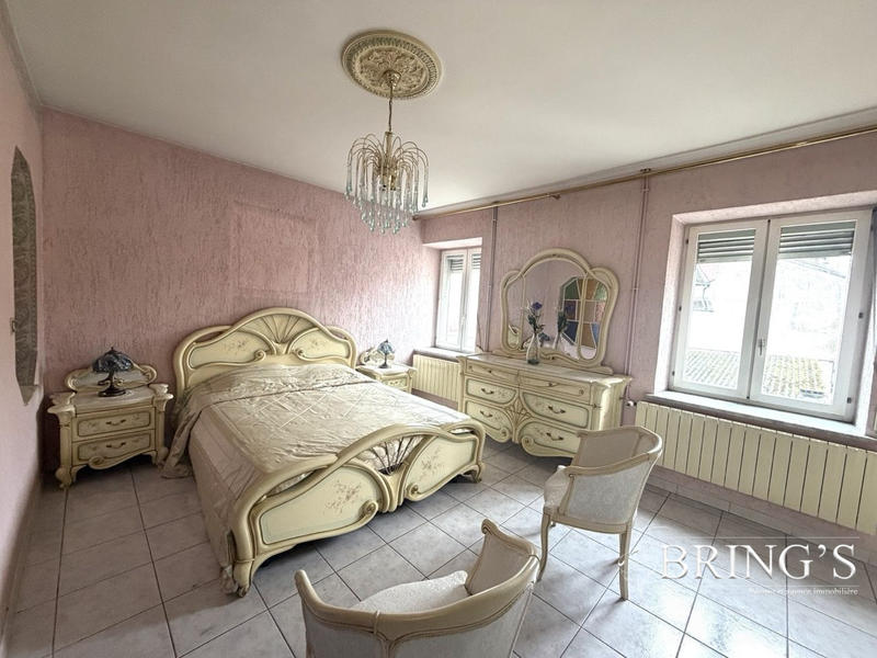 Maison traditionnelle - 202 m² - 7 pièces