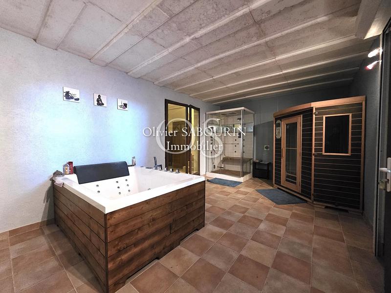 Villa - 250 m² - 7 pièces