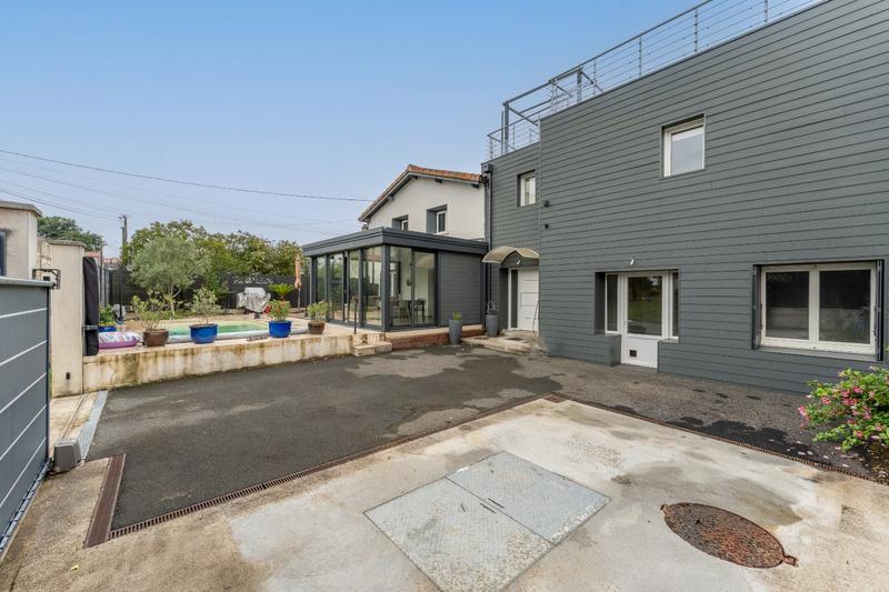 Maison - 187 m² - 9 pièces