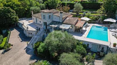 Demeure - 451 m² - 15 pièces