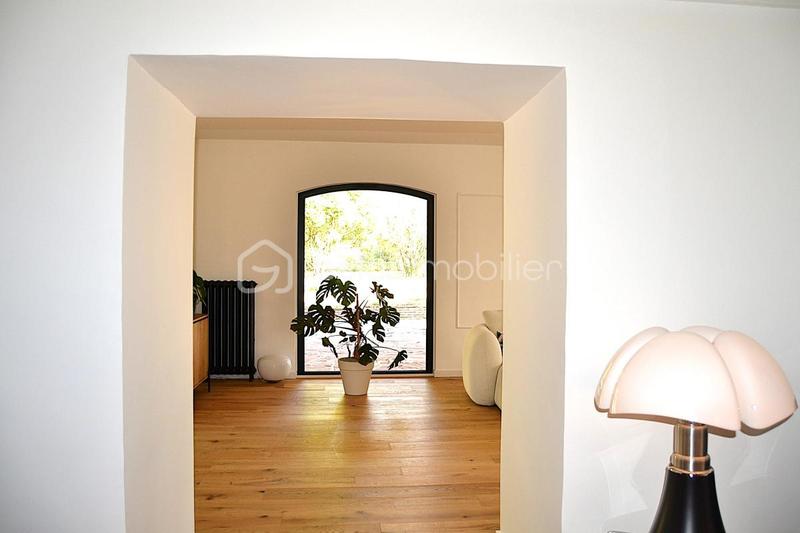 Propriété - 310 m² - 9 pièces