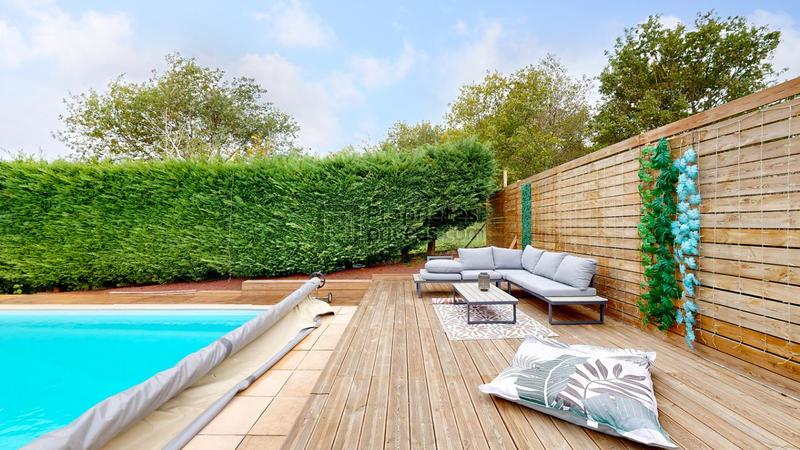 Maison - 260 m² - 9 pièces