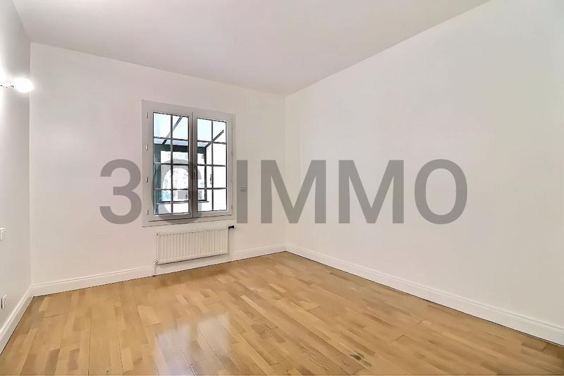 Maison - 280 m² - 8 pièces