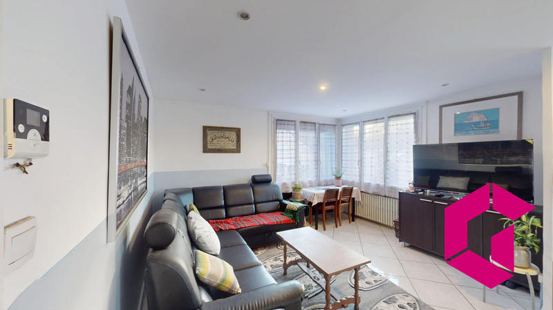 Maison - 221 m² - 8 pièces