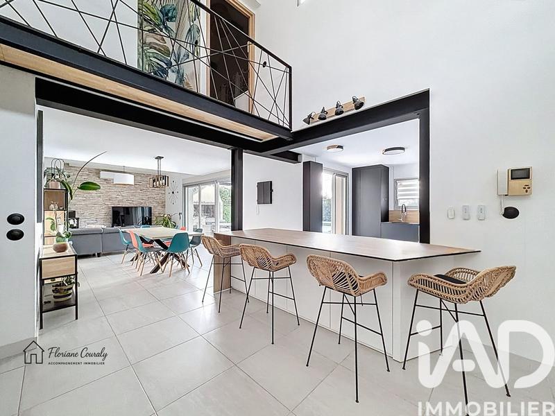 Maison - 206 m² - 7 pièces