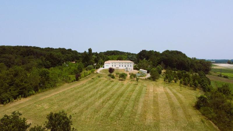 Maison - 250 m² - 6 pièces