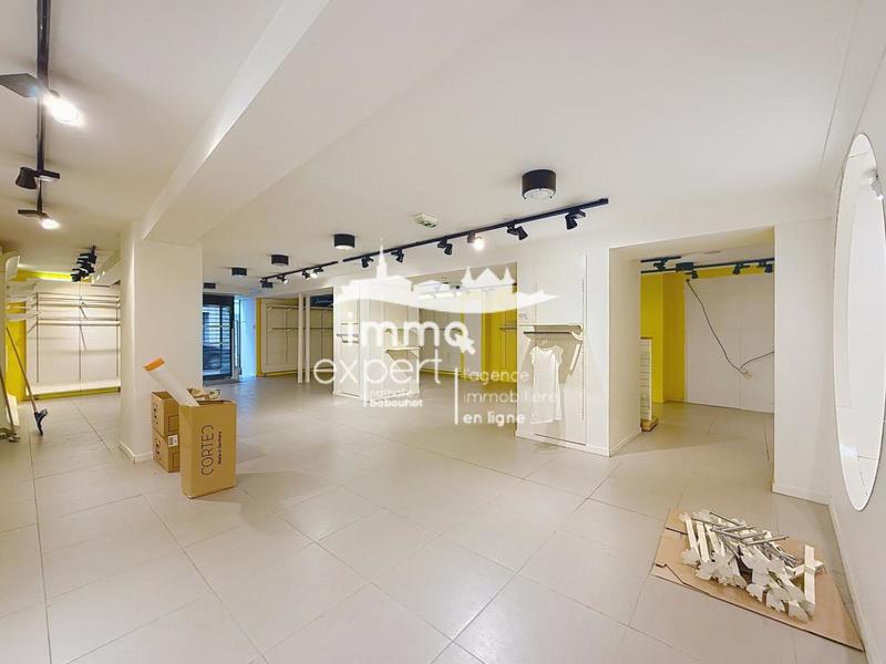 Local commercial - 216 m²