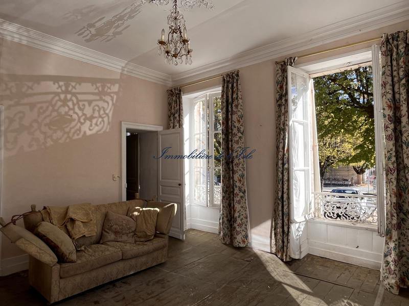 Maison - 280 m² - 10 pièces