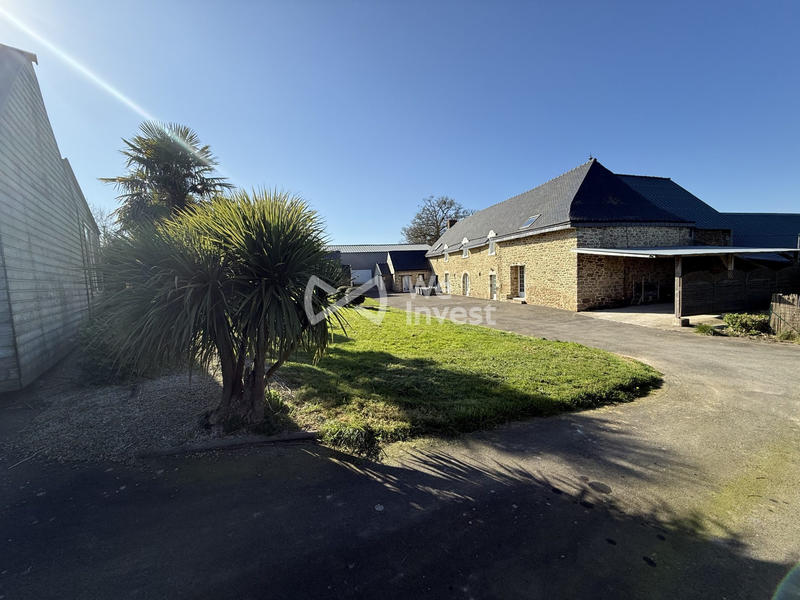 Maison - 270 m² - 9 pièces