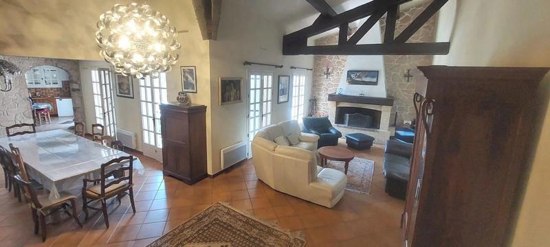 Villa - 205 m² - 10 pièces