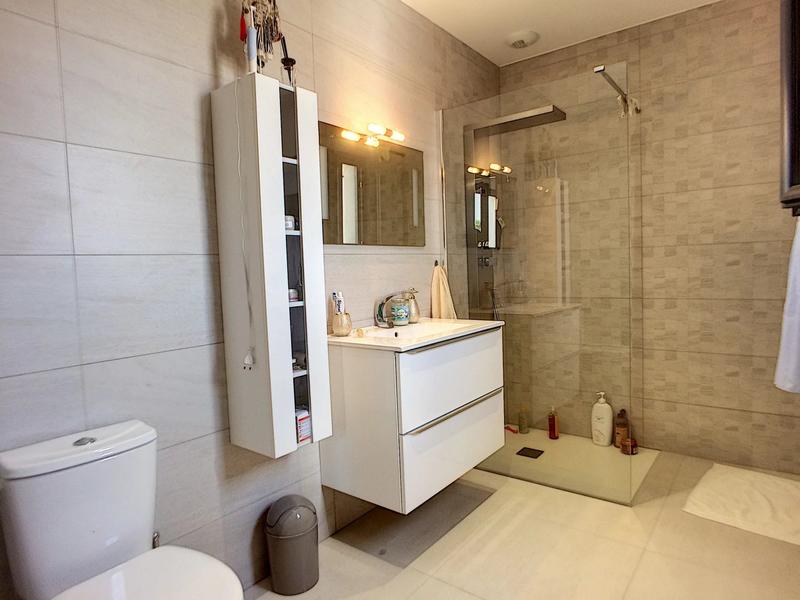 Maison - 274 m² - 12 pièces