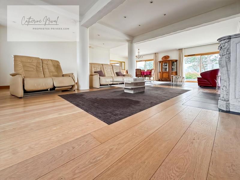 Maison - 210 m² - 9 pièces