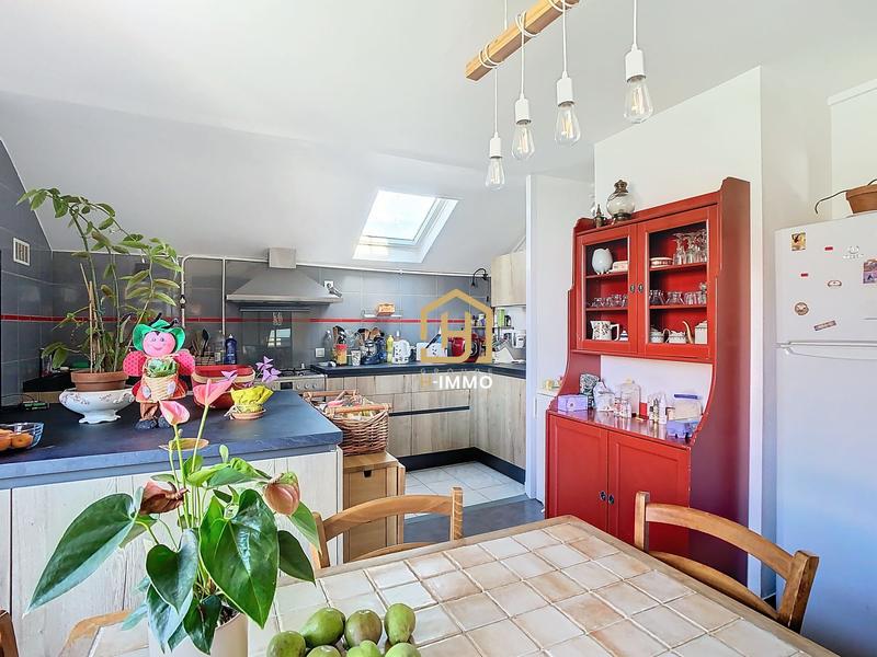 Maison - 290 m² - 8 pièces