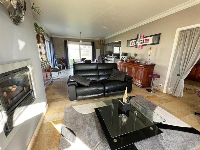 Villa - 244 m² - 9 pièces