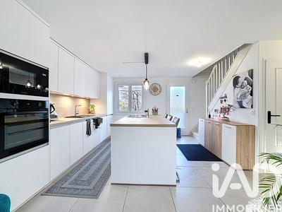 Maison - 90 m² - 5 pièces