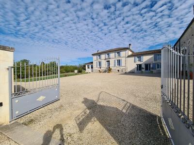 Propriété - 460 m² - 14 pièces