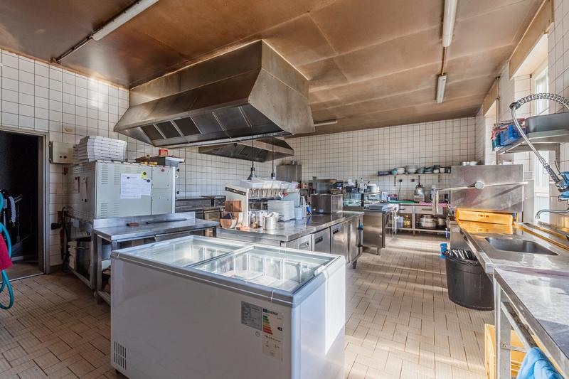 Local d'activités - 400 m² - 8 pièces