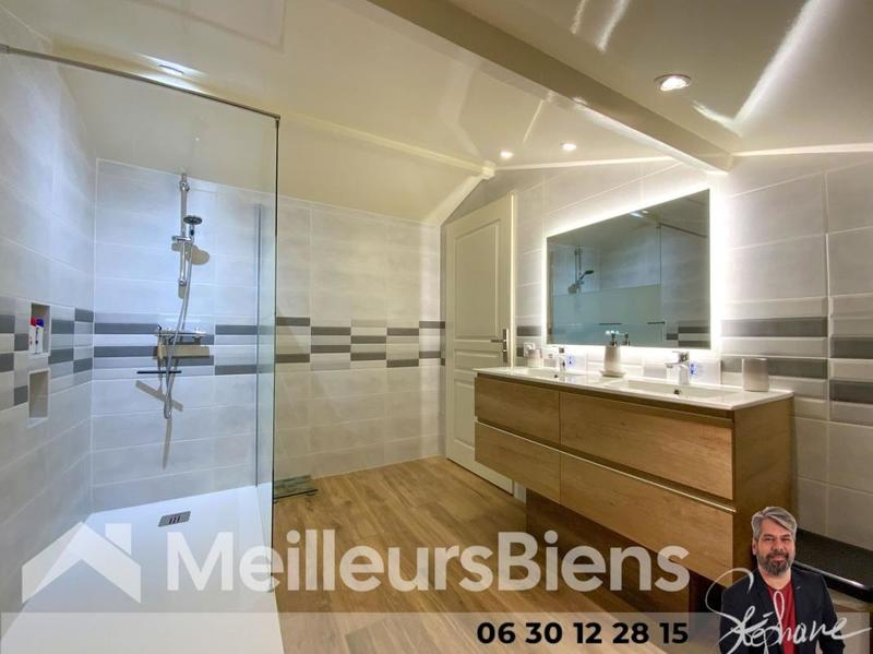 Maison traditionnelle - 227 m² - 10 pièces