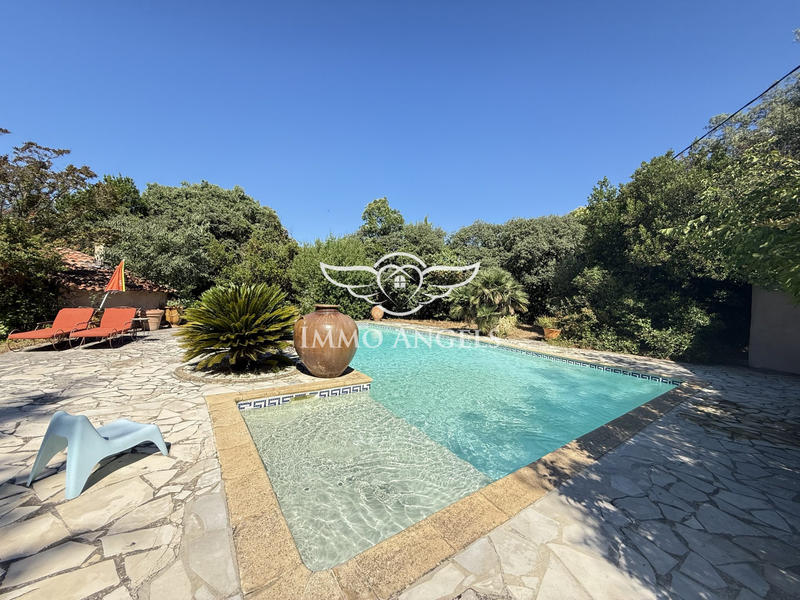 Maison - 220 m² - 7 pièces