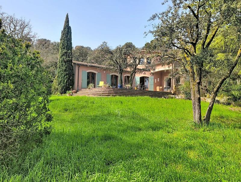 Maison - 210 m² - 6 pièces