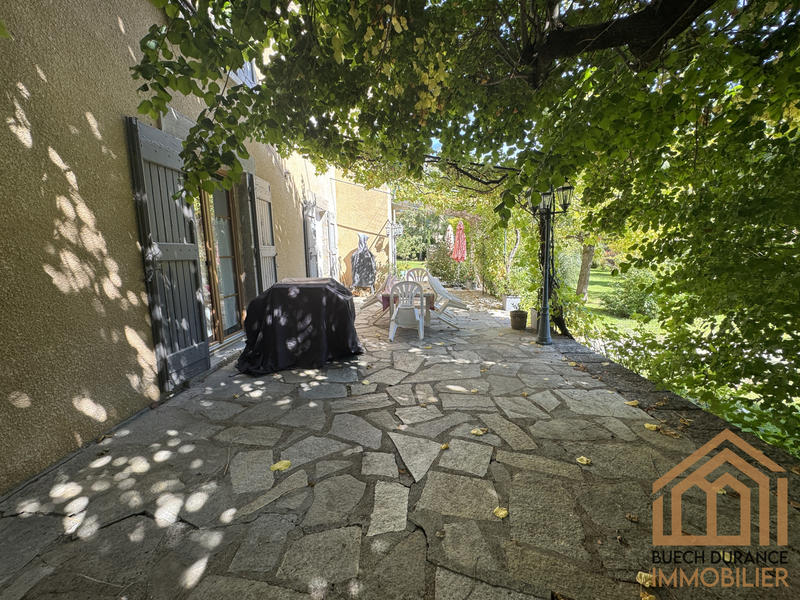 Maison - 245 m² - 12 pièces