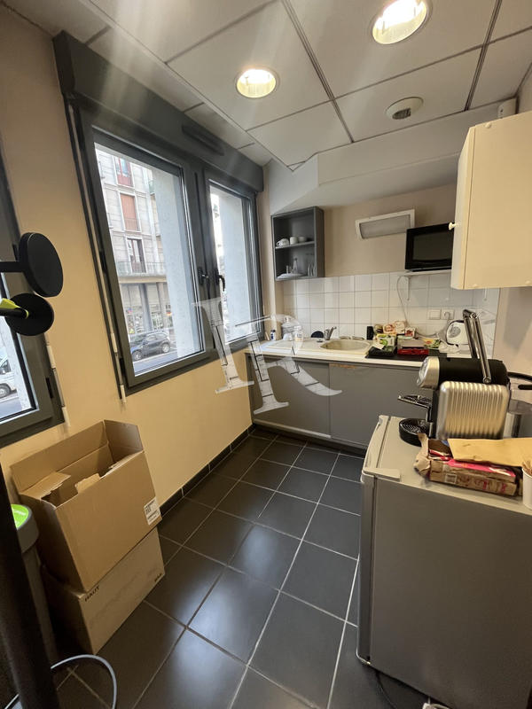 Local commercial - 188 m² - 9 pièces