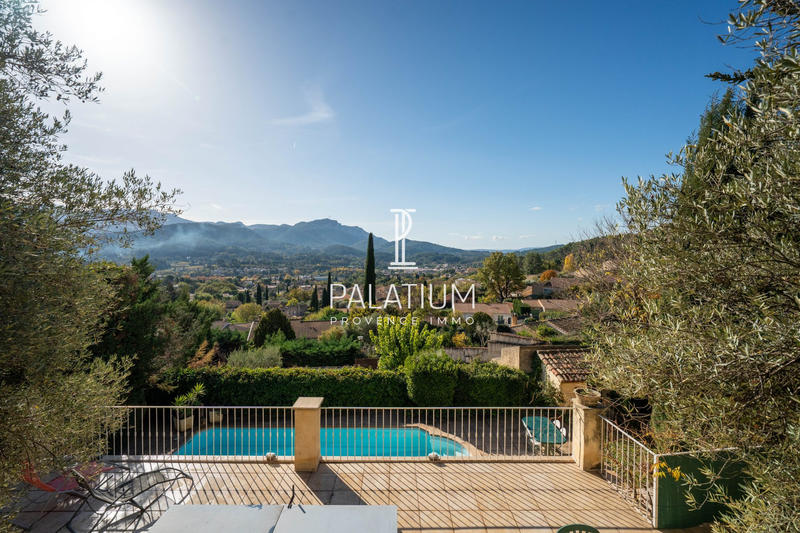 Maison - 284 m² - 12 pièces