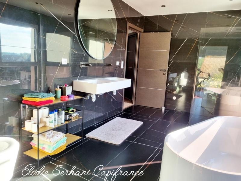 Maison - 245 m² - 7 pièces