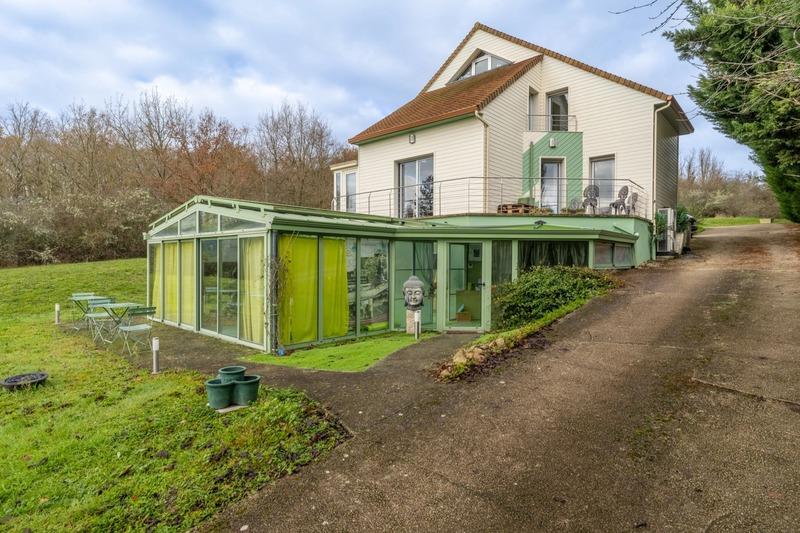 Maison - 360 m² - 8 pièces