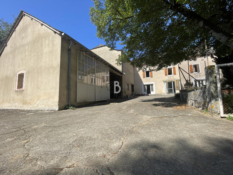 Maison - 240 m² - 8 pièces