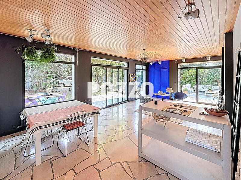 Maison - 323 m² - 7 pièces