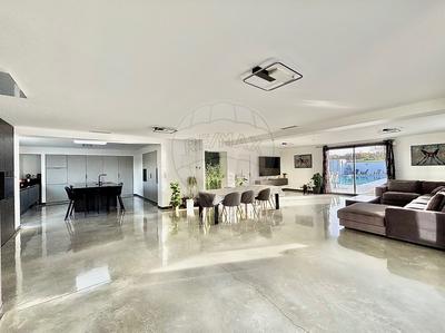 Maison - 262 m² - 6 pièces