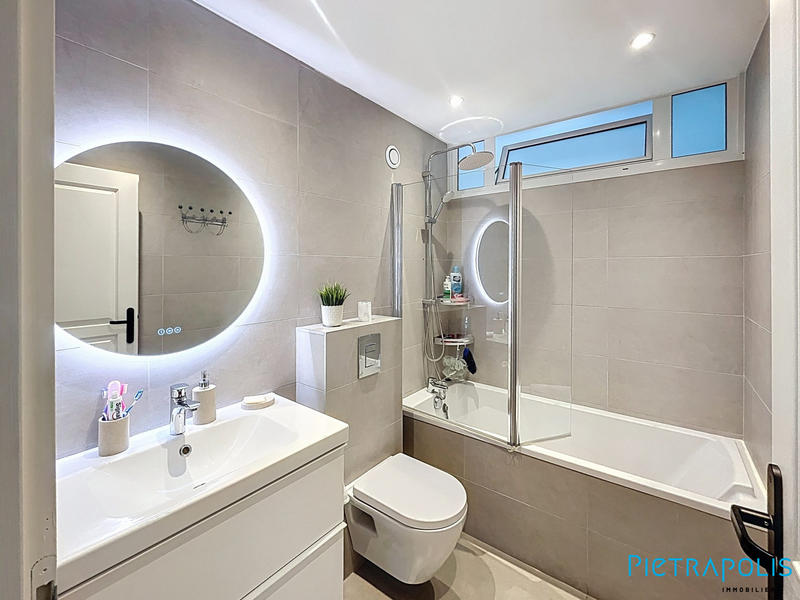 Appartement - 79 m² - 3 pièces