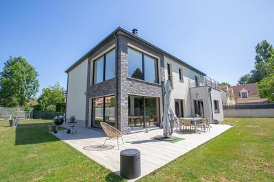 Maison - 240 m² - 7 pièces