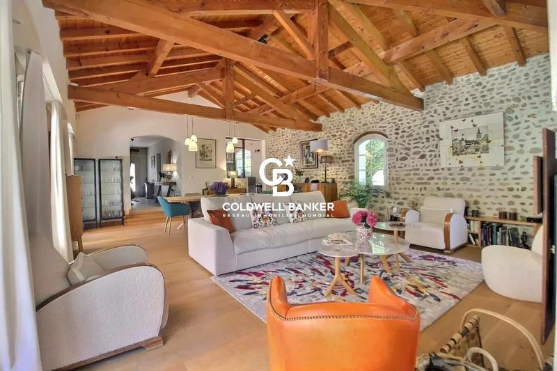 Maison - 200 m² - 6 pièces