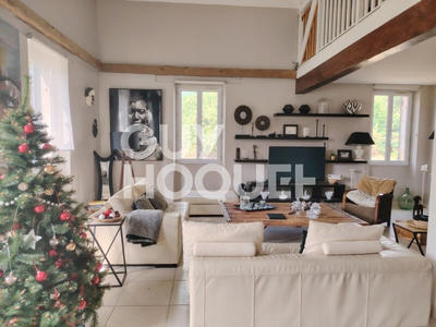 Maison - 280 m² - 6 pièces