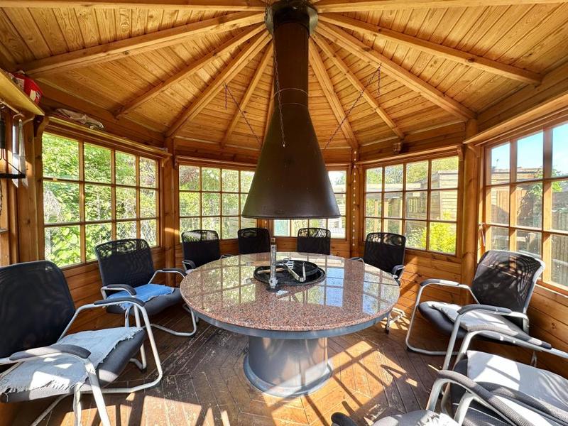 Maison - 200 m² - 8 pièces