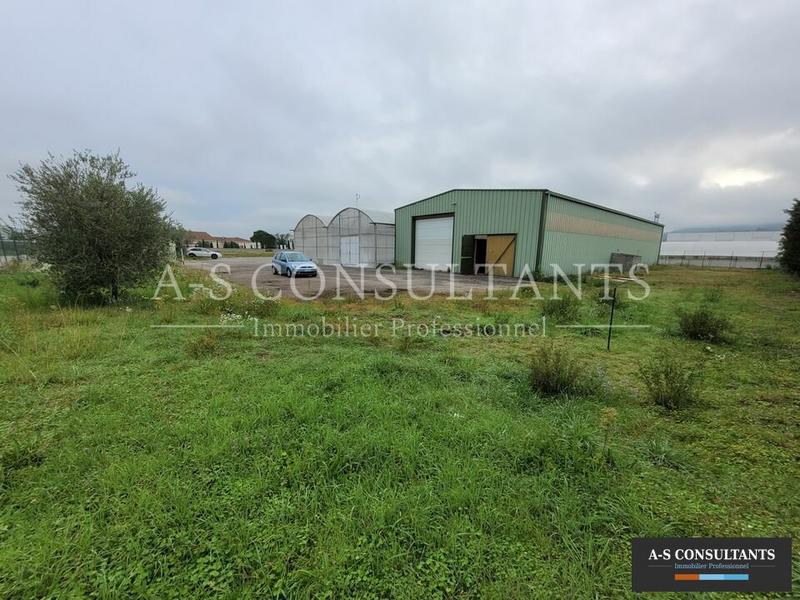 Local d'activité / Entrepôt - 840 m²