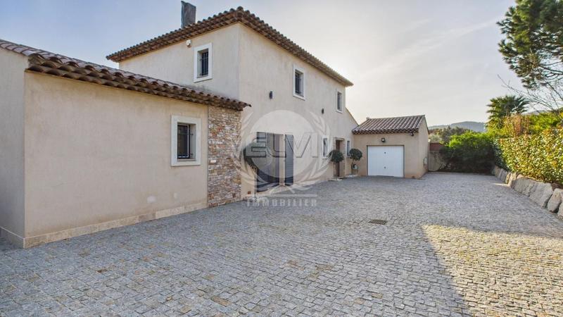 Maison - 177 m² - 5 pièces