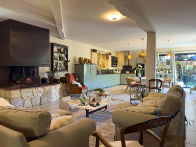 Maison - 260 m² - 7 pièces
