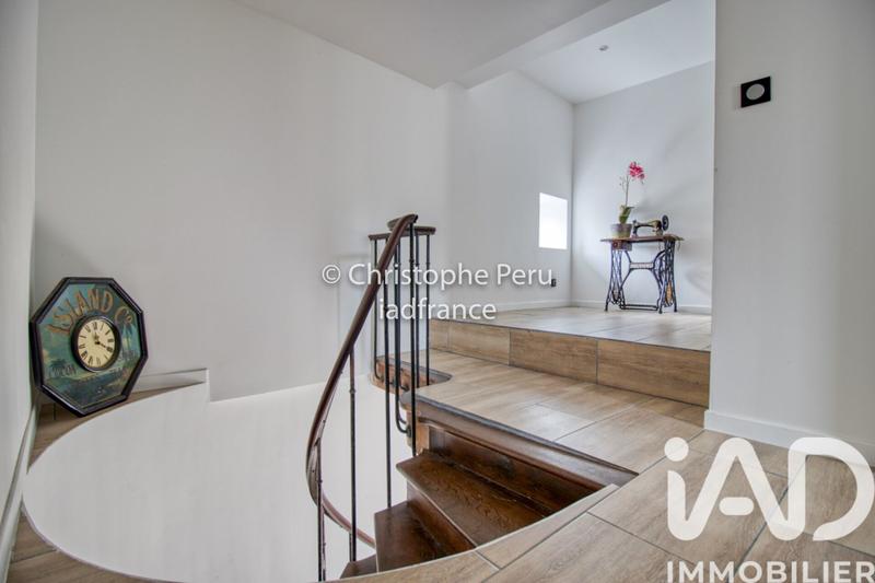 Maison - 229 m² - 9 pièces