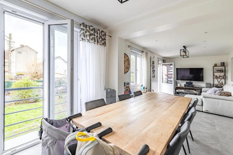 Maison - 104 m² - 4 pièces