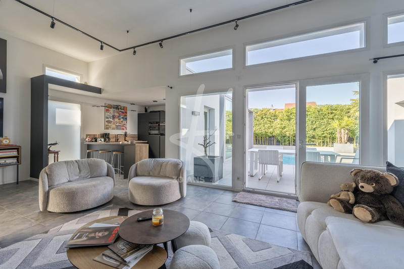 Maison contemporaine - 195 m² - 6 pièces