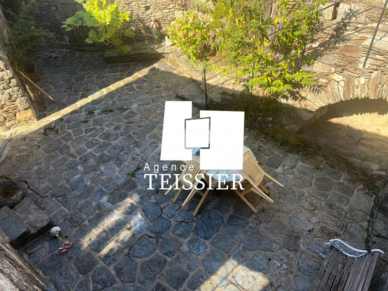 Maison - 250 m² - 7 pièces