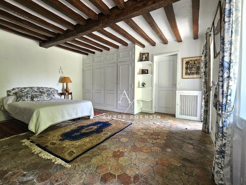 Maison - 301 m² - 9 pièces