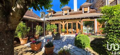 Maison - 422 m² - 10 pièces