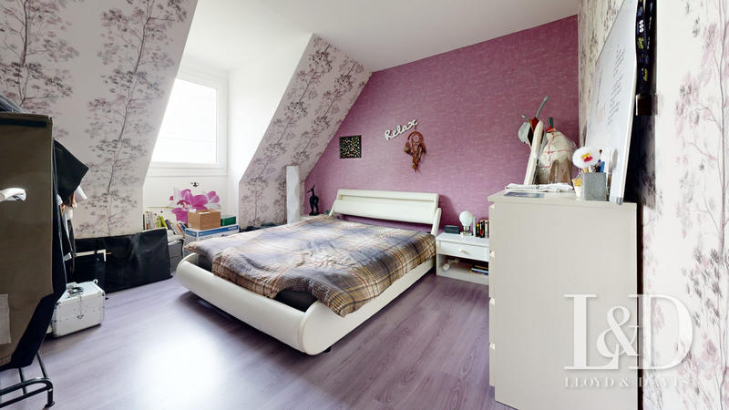 Maison contemporaine - 330 m² - 11 pièces